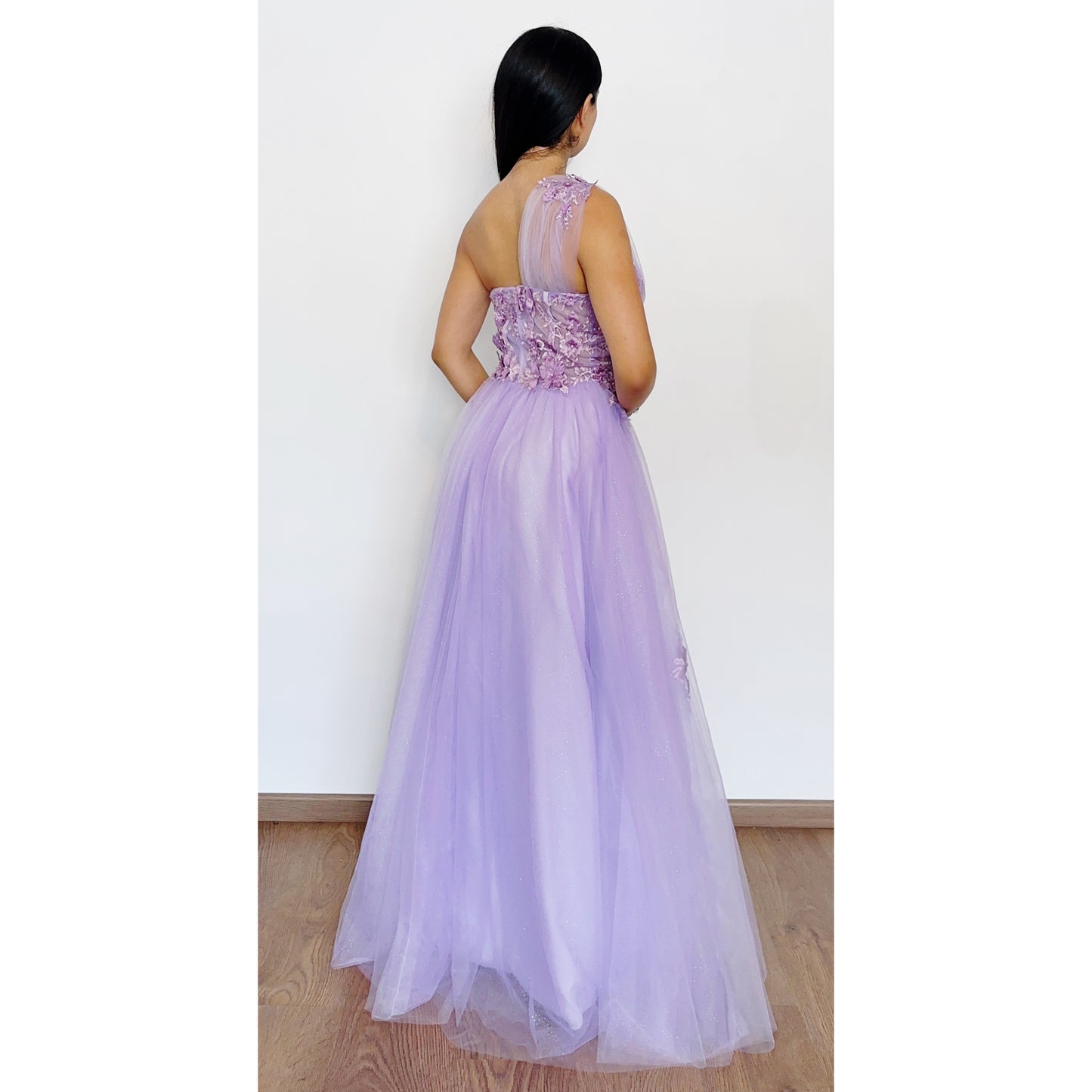 Vestido Largo Lila de Tul con Flores 3D