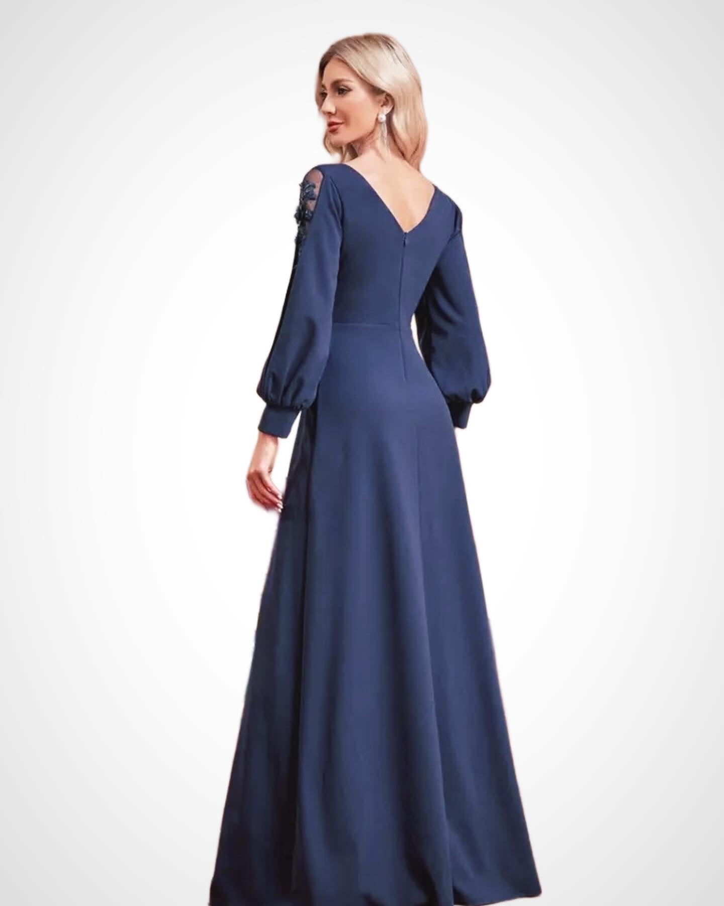 Vestido Azul Marino con Encaje y Flores en las Mangas