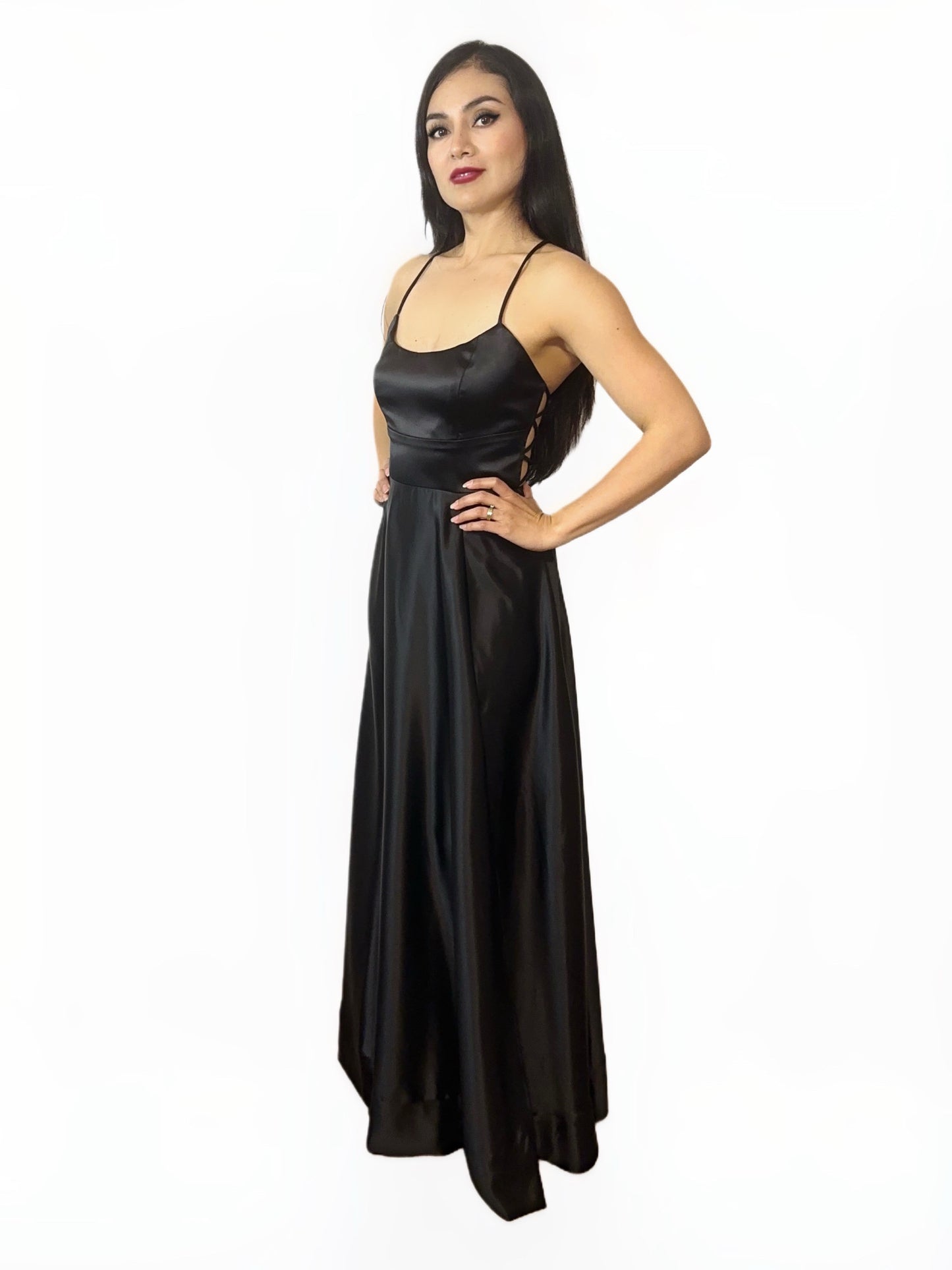 Vestido Largo Negro Satinado Cruzado en la Espalda
