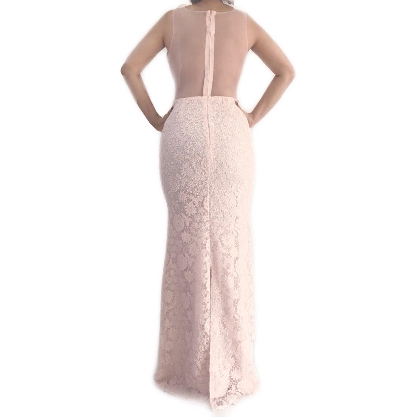 Vestido Rosa de Encaje con Cinturón de Pedrería