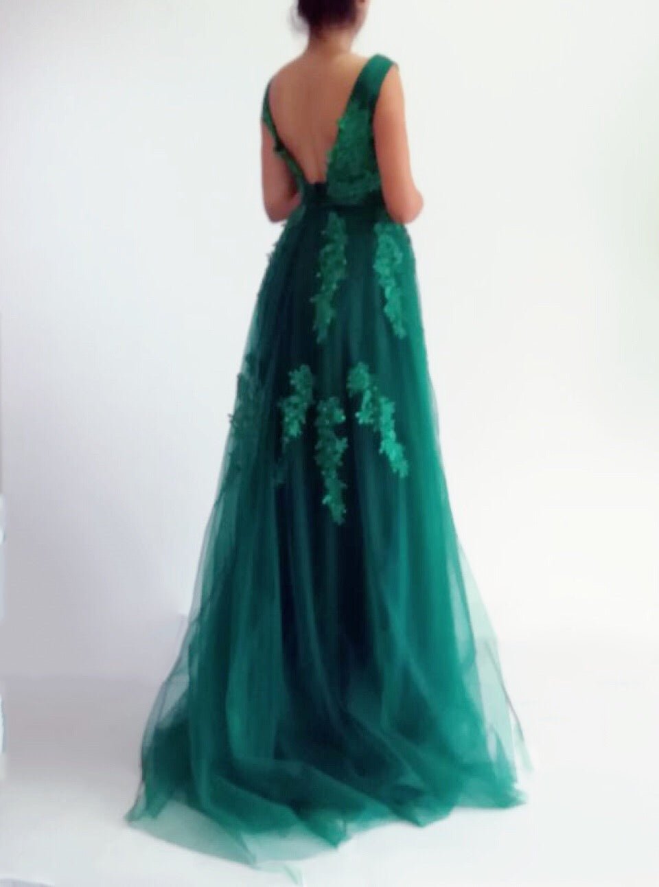 Vestido Largo de Tul con Aplicaciones de Encaje