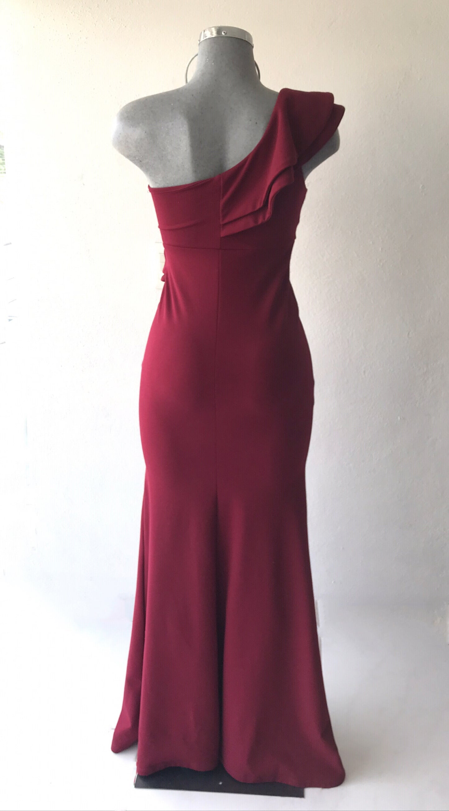 Vestido Tinto Escote de Medio Corazón