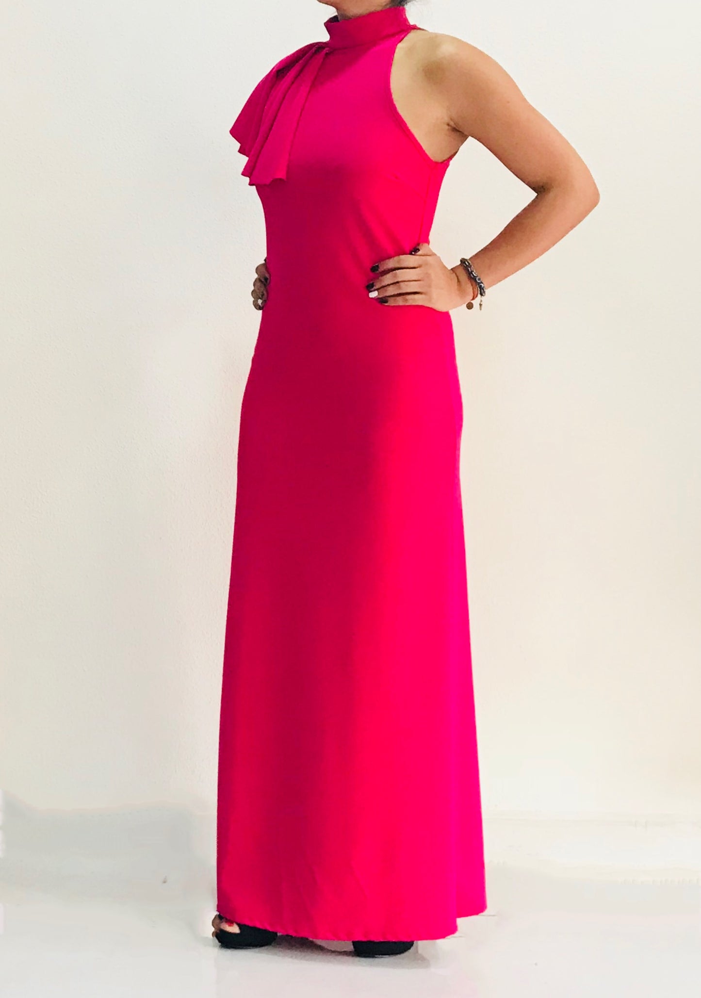 Vestido Fucsia Halter Con Olan en el Cuello