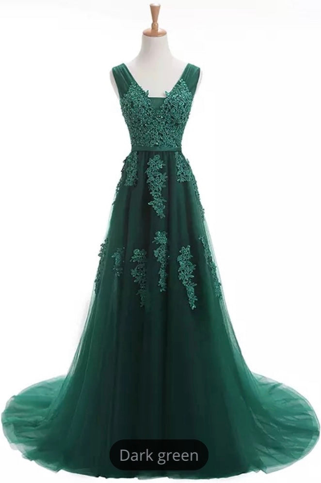 Vestido Largo de Tul con Aplicaciones de Encaje
