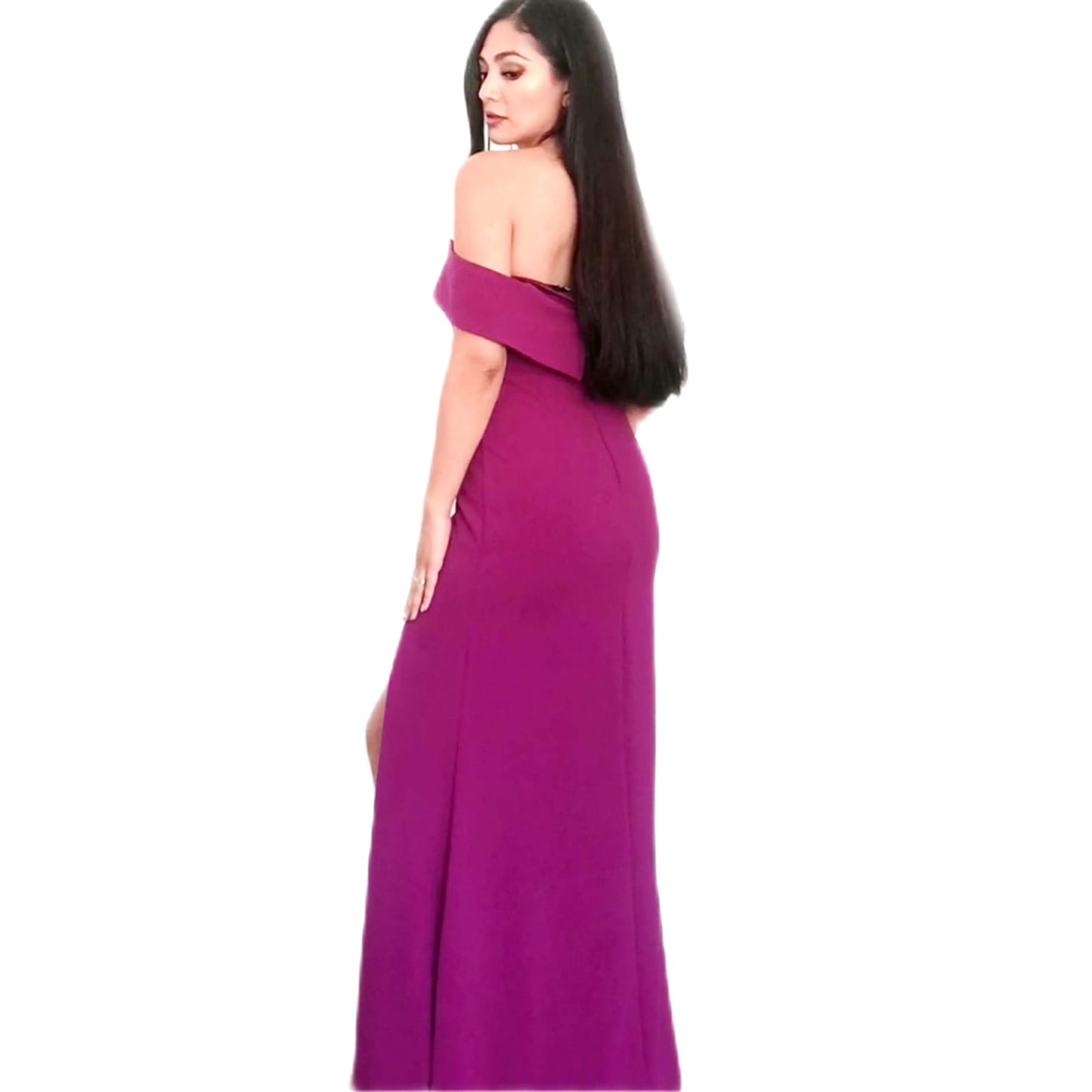 Vestido Magenta Hombro Caido y Abierta en la Pierna