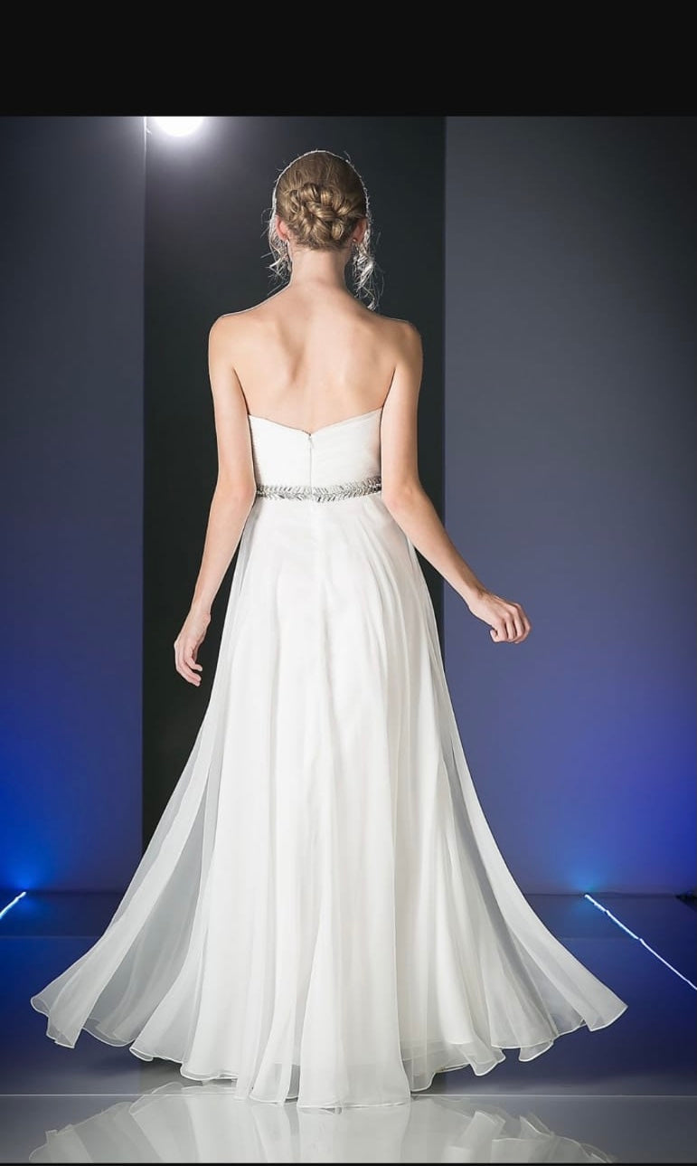 Vestido Blanco con Pedrería