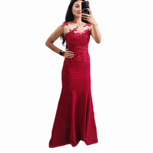 Vestido Rojo con Aplicaciones