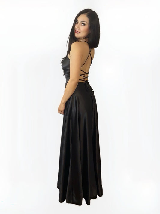 Vestido Largo Negro Satinado Cruzado en la Espalda