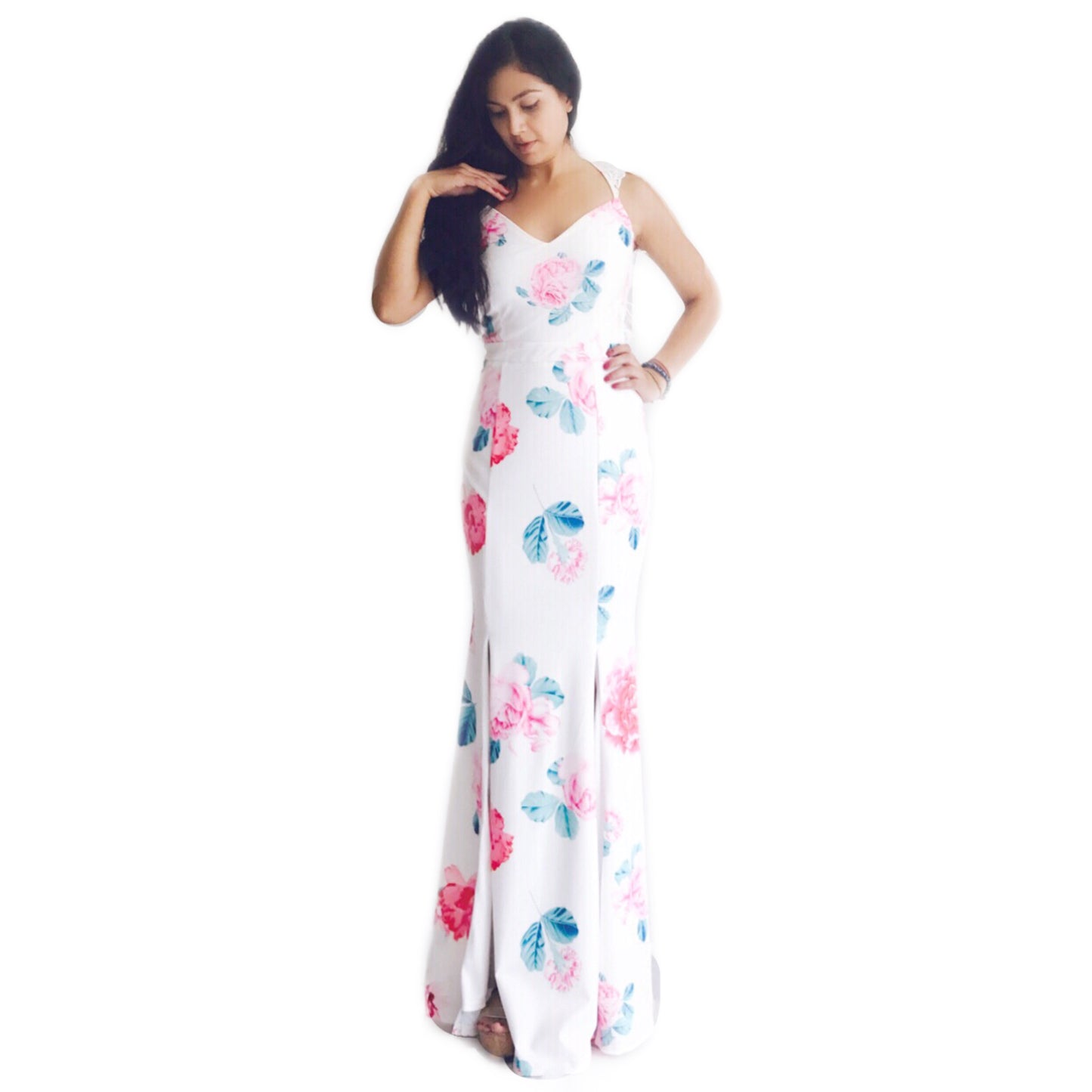 Vestido Blanco con Flores Azules y Rosas