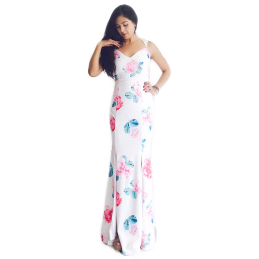 Vestido Blanco con Flores Azules y Rosas