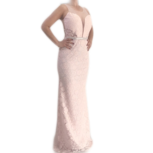 Vestido Rosa de Encaje con Cinturón de Pedrería