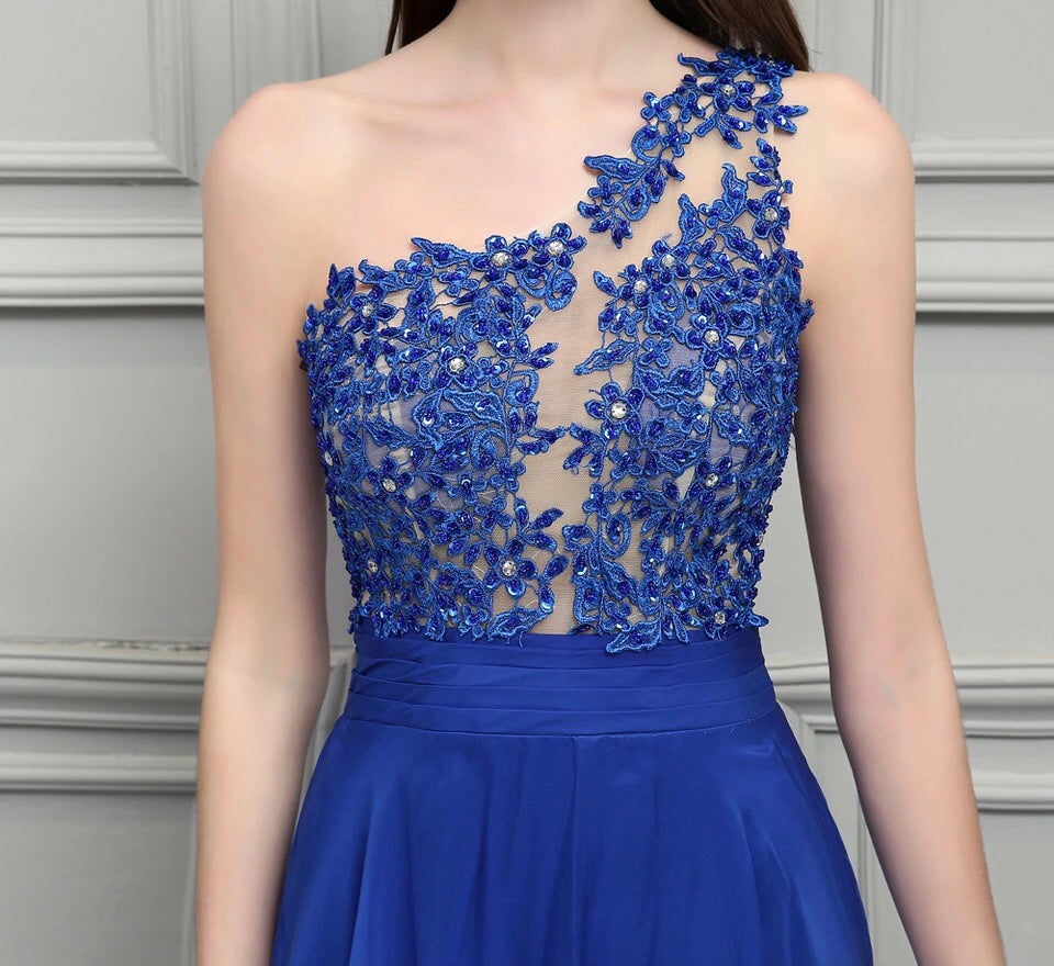 Vestido Largo Azul Rey de un Hombro con Encaje