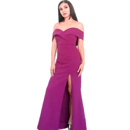 Vestido Magenta Hombro Caido y Abierta en la Pierna